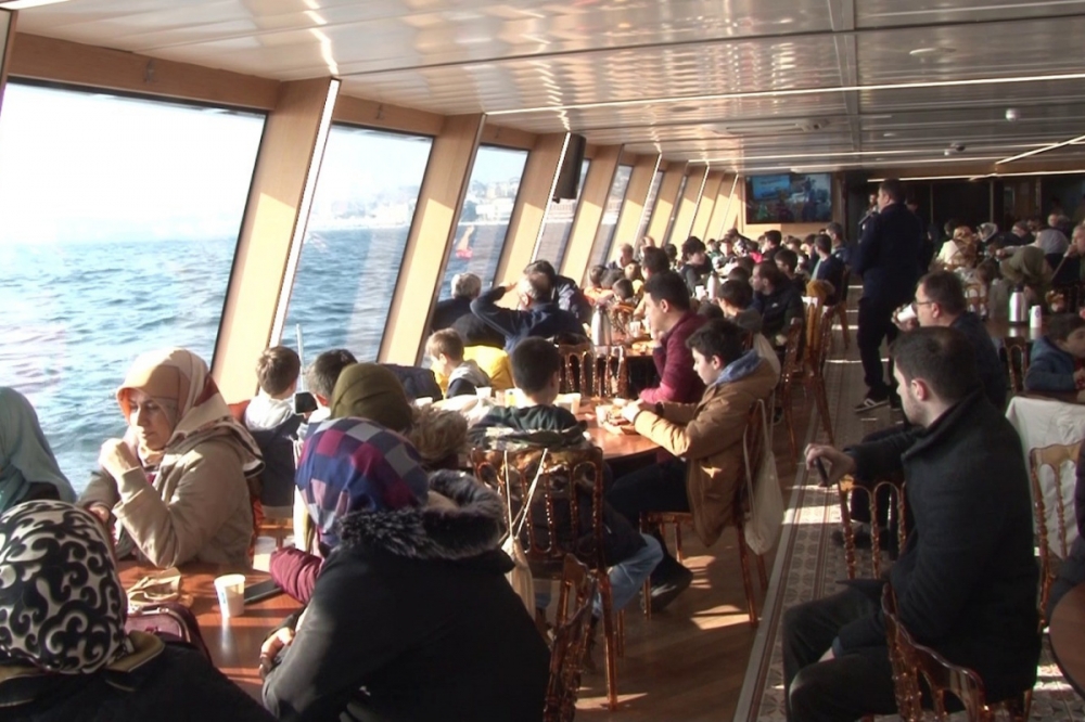 İhlas Vakfı ve Gönüllülerinden 65 ortaöğretim öğrencisine boğaz turu