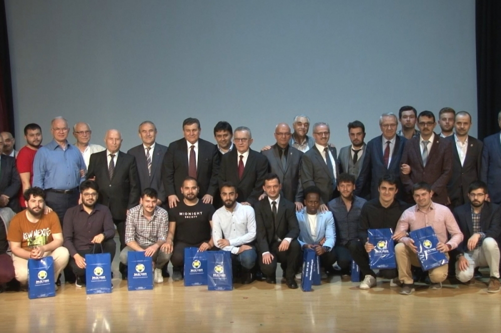 İhlas Yurdunda Mezuniyet Sevinci